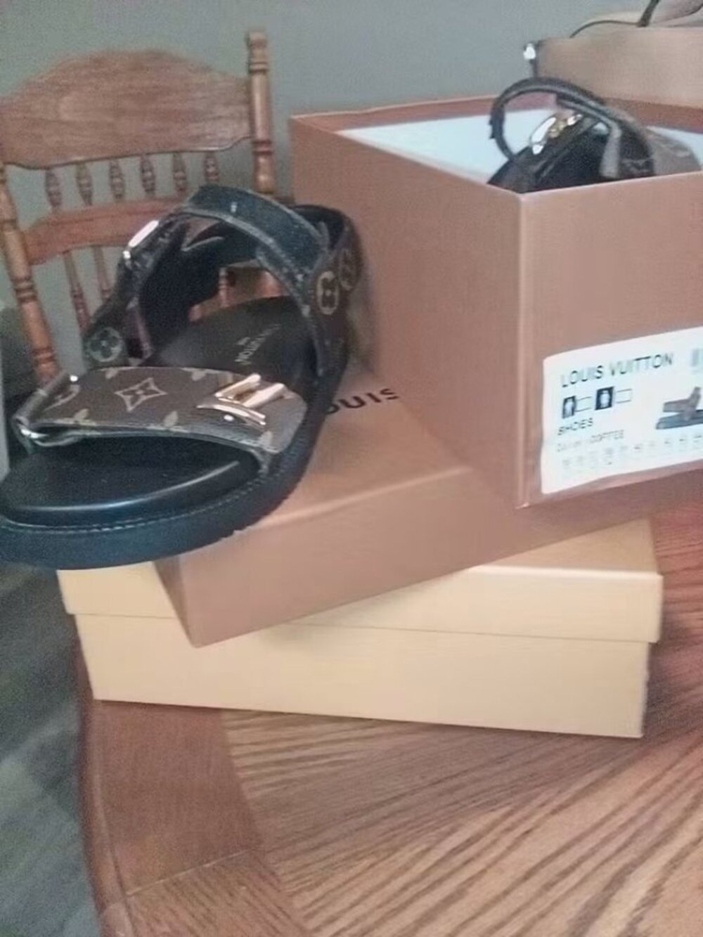 Lv Sandals - Picture 3 of 5